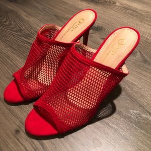 HOT RED FISHNET HEELS 🚨